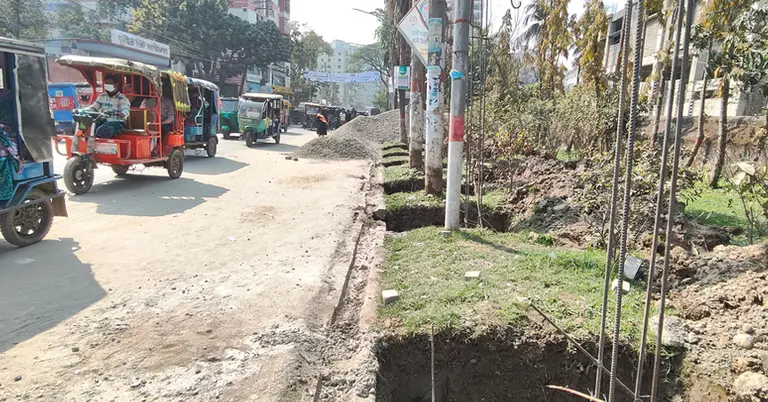 কুমিল্লা জেলা কারাগারের সামনের সড়ক